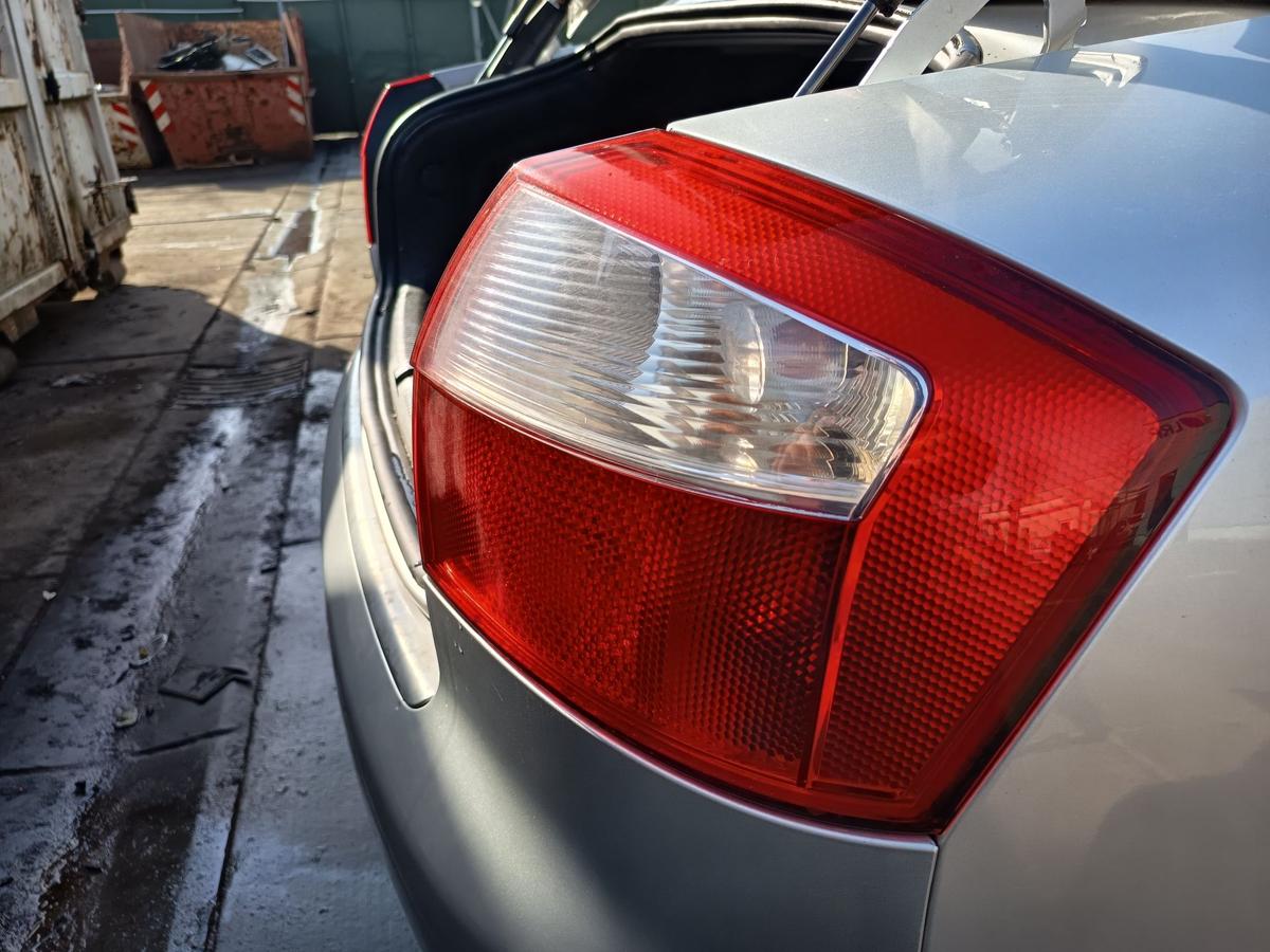 Audi A4 B6 Limo original R&uuml;ckleuchte rechts Heck Schluss Licht Bj 2003