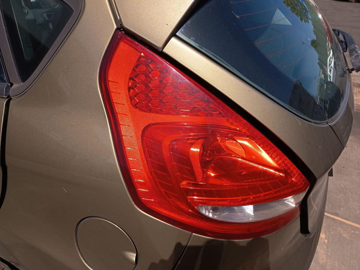 Ford Fiesta VI JA8 original R&uuml;ckleuchte links vor Facelift Bj 2012
