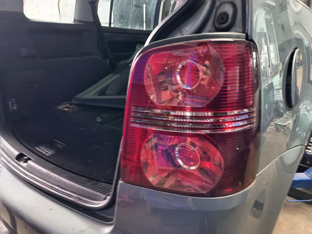 VW Touran 1T3 GP original R&uuml;ckleuchte rechts Heck/Schluss/Licht Bj 2010