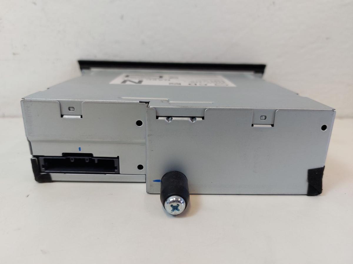 Mazda 2 Typ DJ CD Spieler Player Laufwerk Mittelkonsole unten OEM