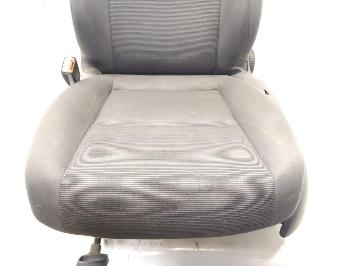 VW Golf 5 1K Sitz Fahrersitz vorn links Stoff dunkelgrau 3 t&uuml;rig BJ2008