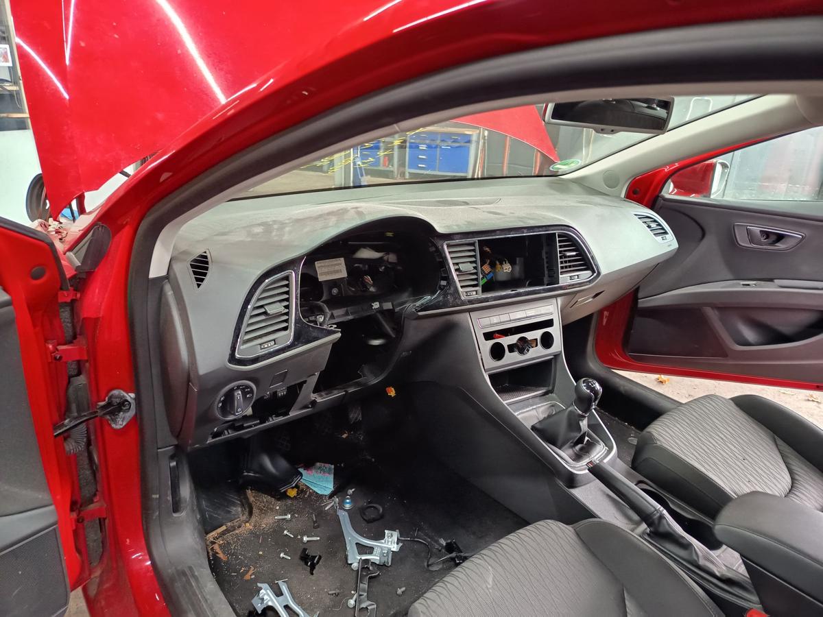 Seat Leon III orig Armaturentafel Brett Oberteil Schalttafel 5F1857003M Bj 2014