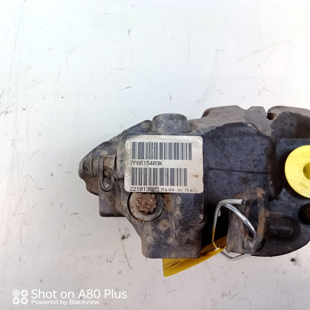 VW Touareg 2 7P original Bremssattel Hinterachse links Brembo Bj.2013