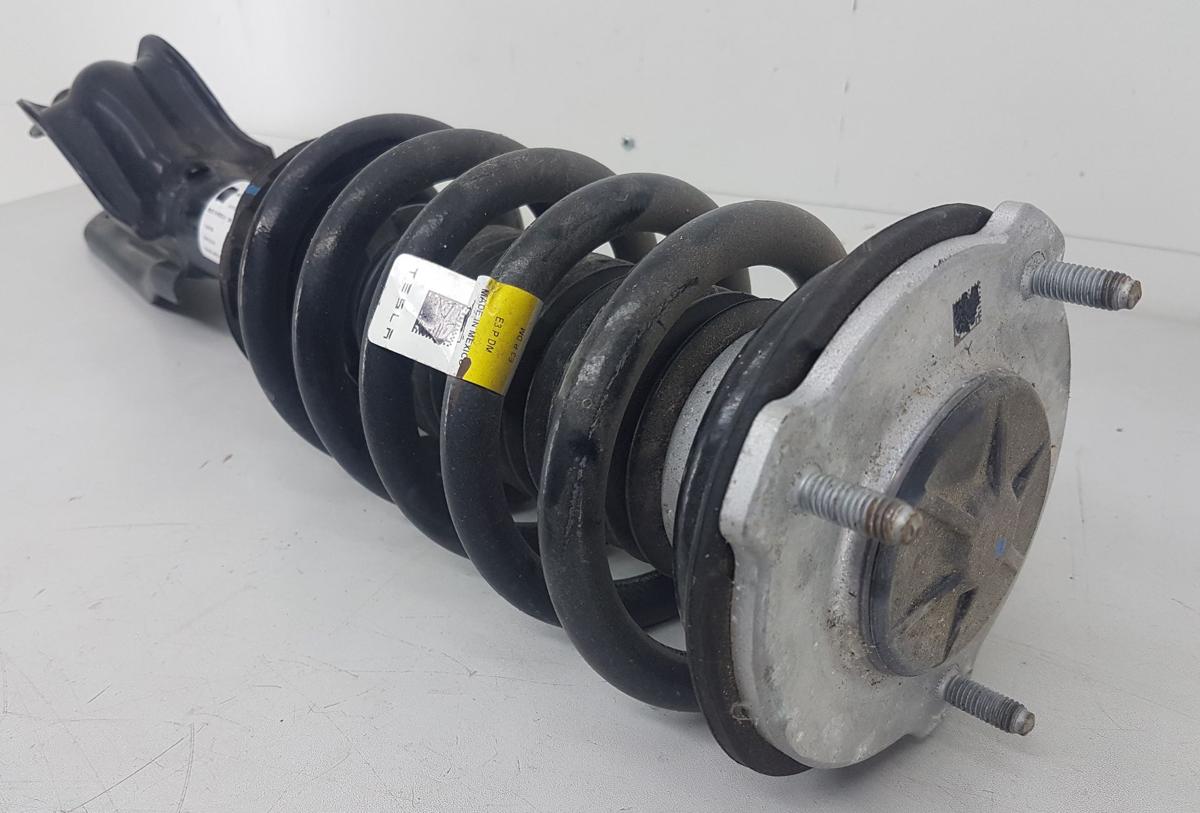 Tesla Model Y Federbein vorn rechts Bj2022 1188376-00-E Dualmotor Performance
