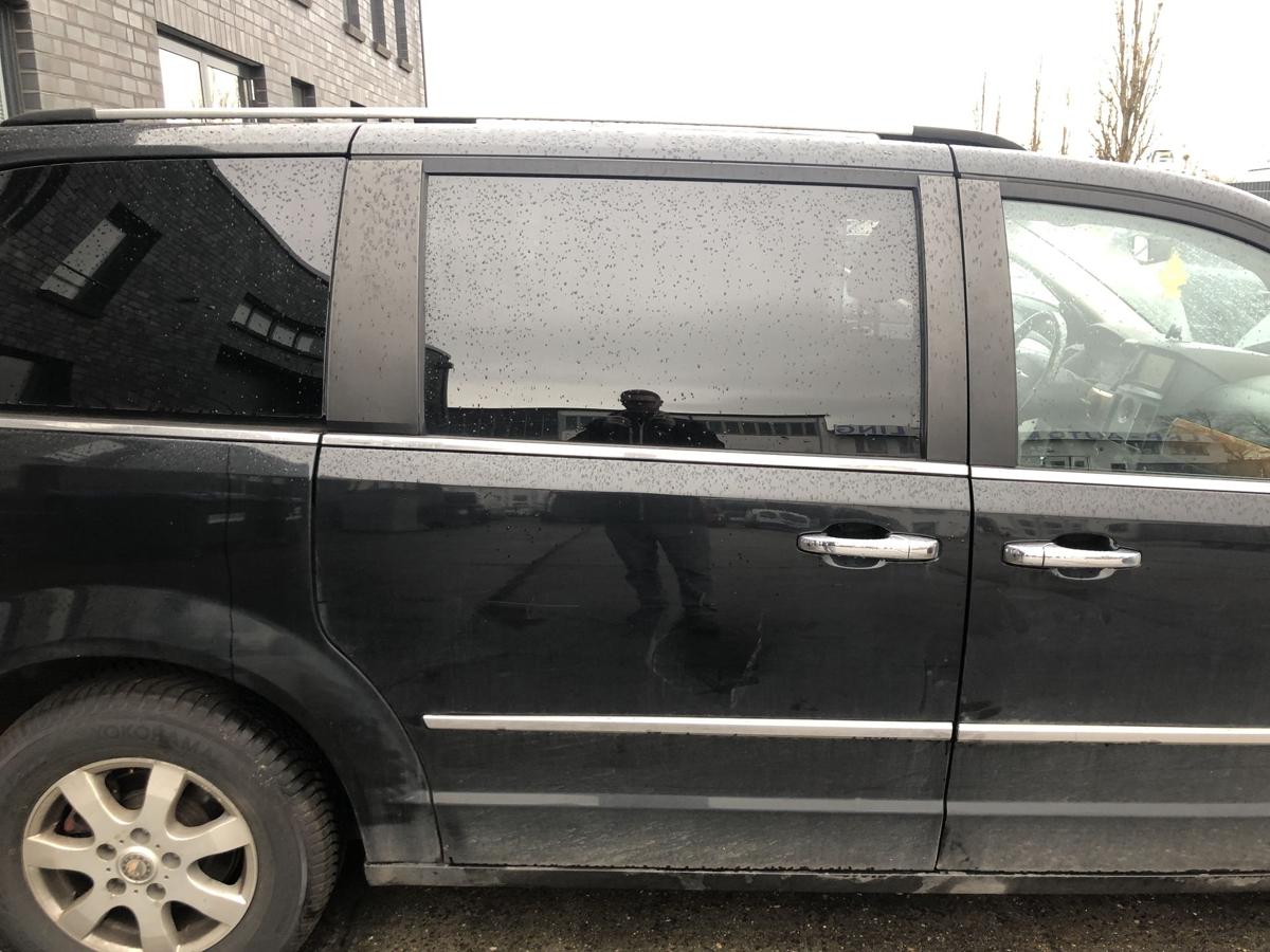 Chrysler Grand Voyager RT Schiebetür hinten rechts im Rohbau QXR schwarz