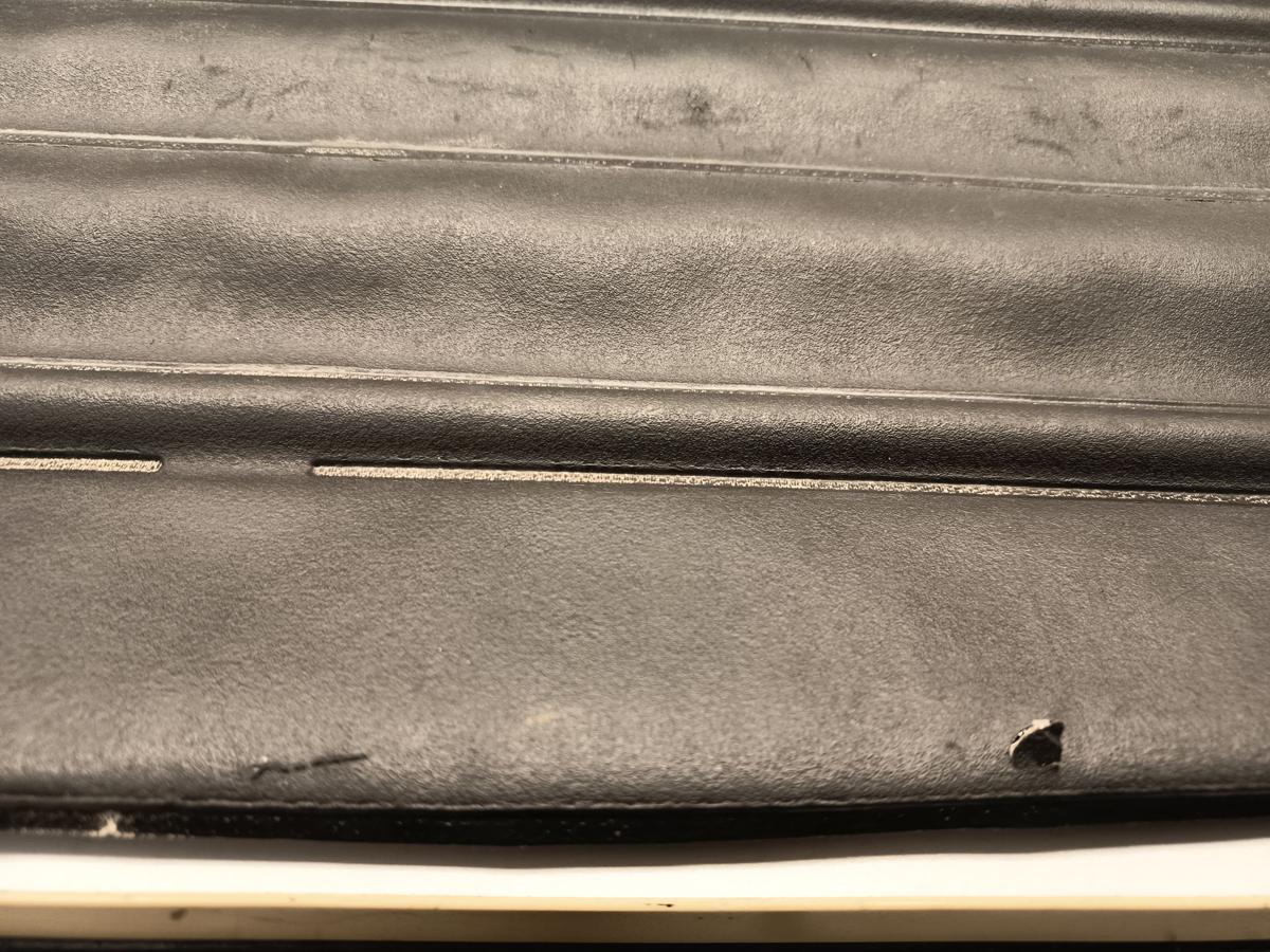 VW Passat Variant 32B Bj 1987 original Laderaumabdeckung in schwarz LEDER