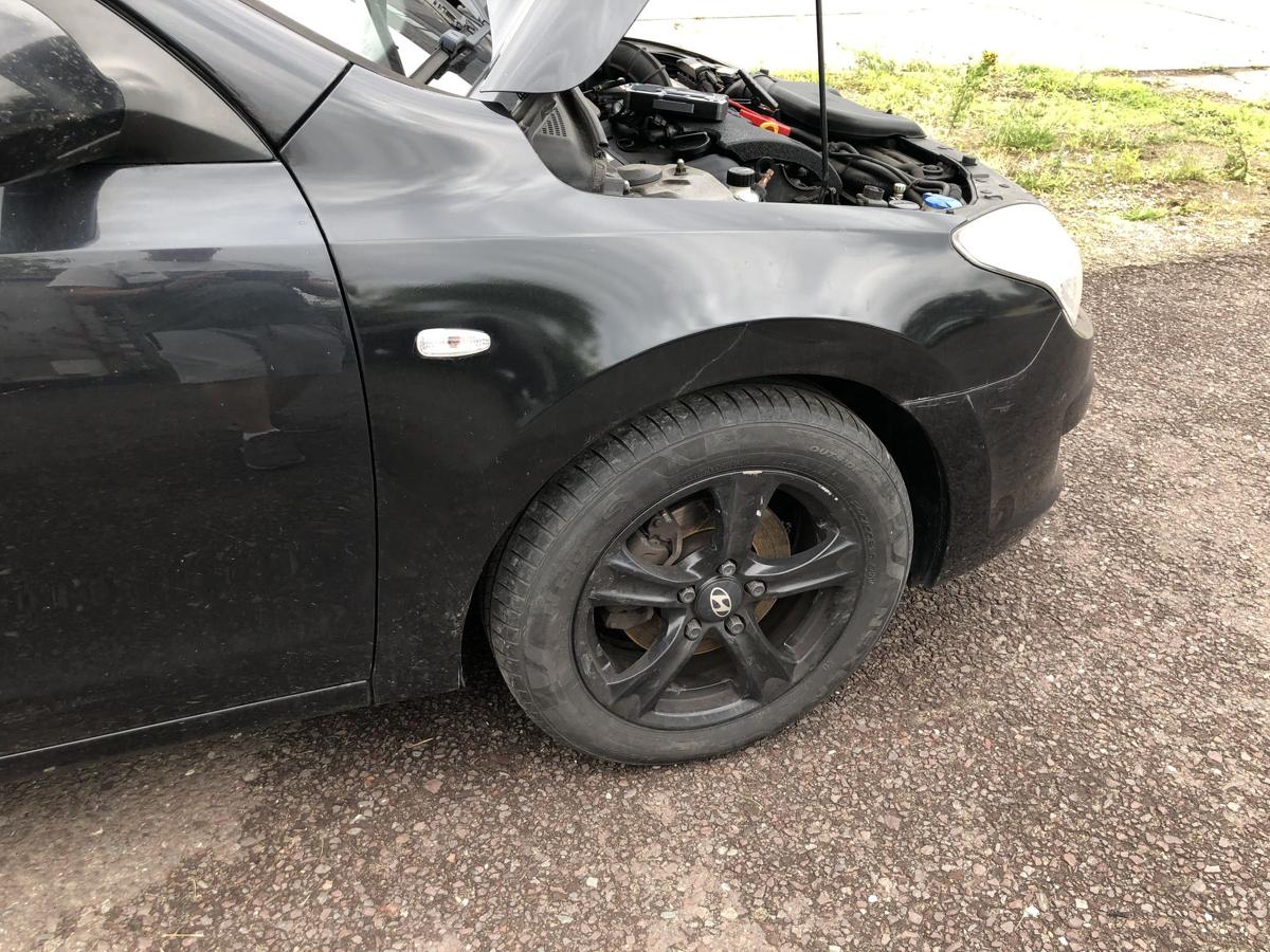 Hyundai i30 FD Kotflügel vorn rechts Beifahrerseite 9F Stone Black Perl