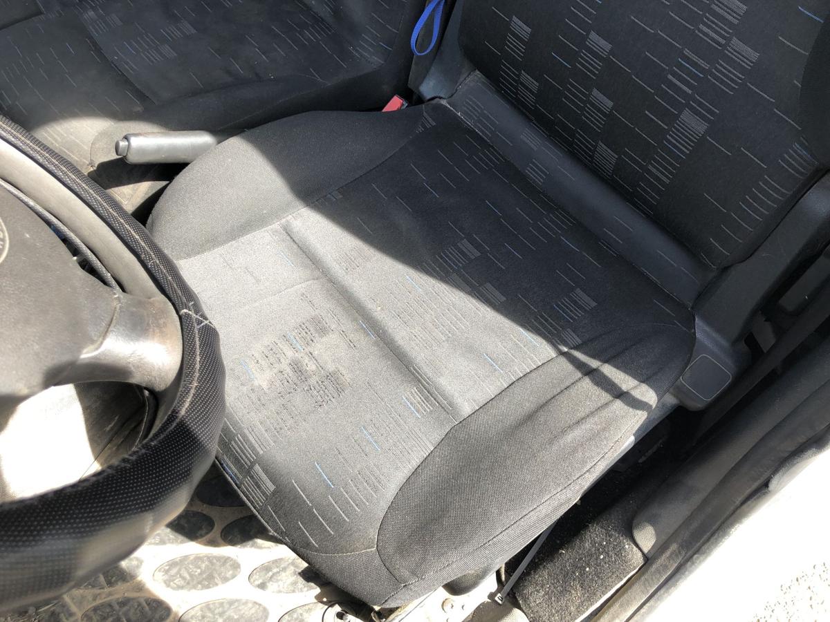 Citroen Berlingo B9 Kasten Fahrersitz Sitz vorn links Stoff Text lesen