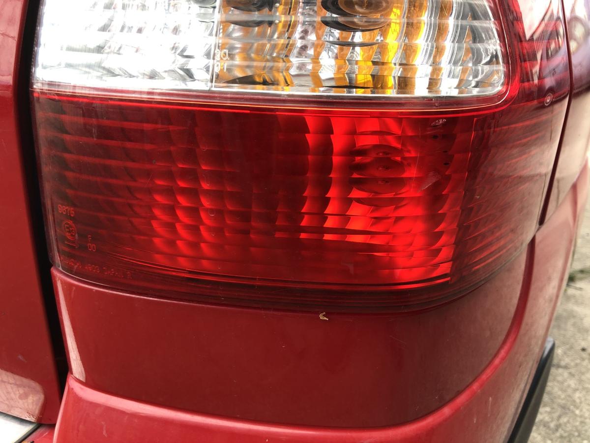 Mazda Demio DW R&uuml;ckleuchte links R&uuml;cklicht Heckleuchte Facelift ab 2000 kl Riss