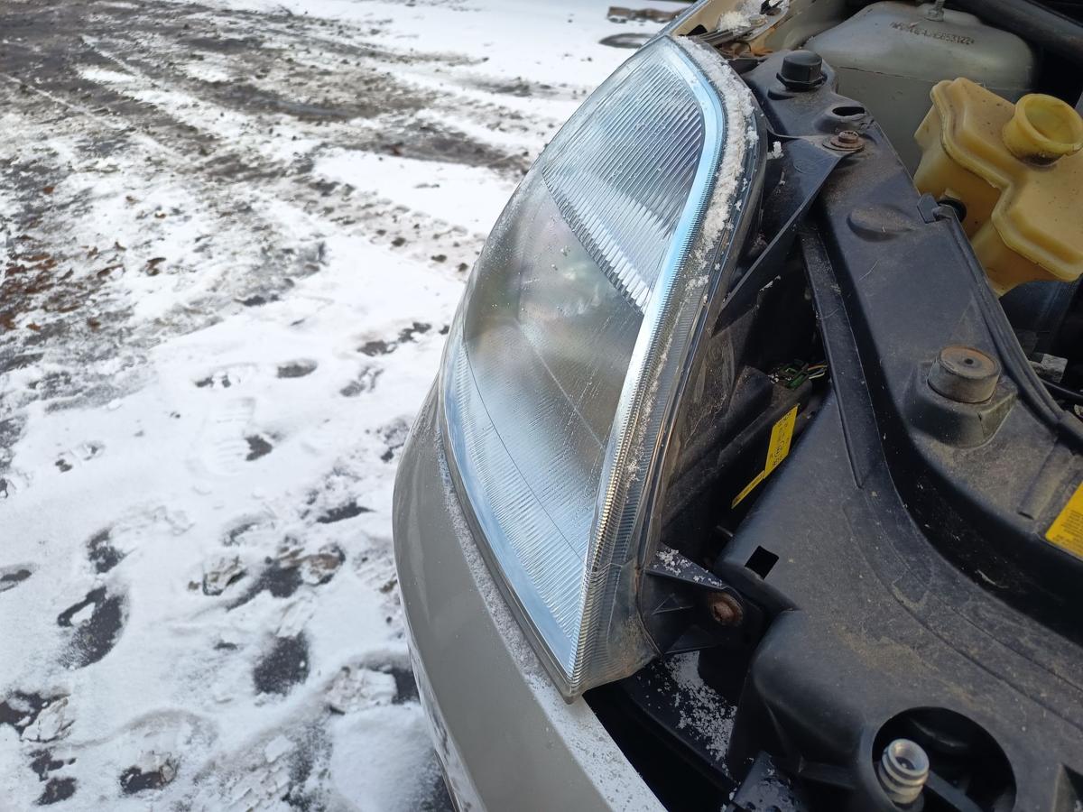 Ford Fiesta VI original Scheinwerfer rechts Halogen/Haupt/Licht/Front Bj 2005