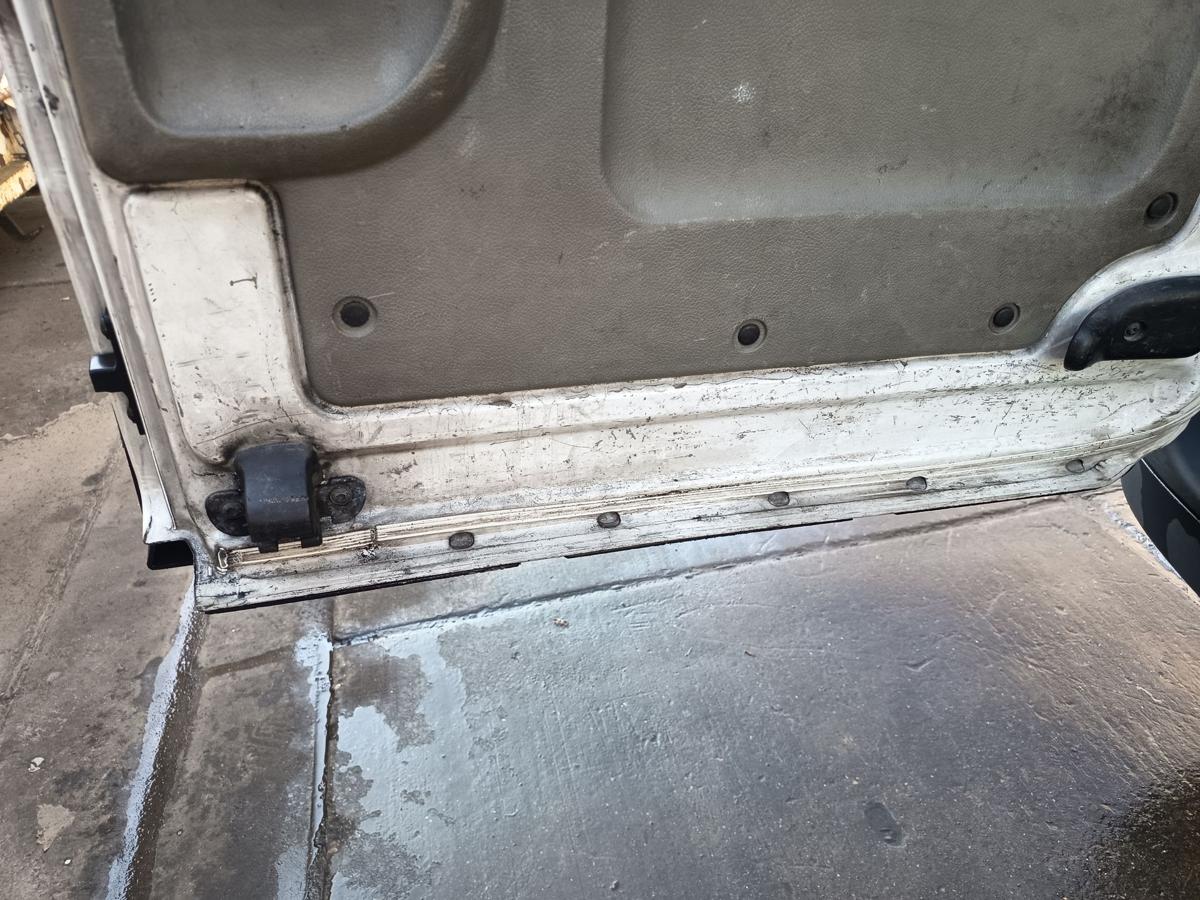 Renault Kangoo KC original Heckfl&uuml;gelt&uuml;r links 389 Gletscherwei&szlig; Bj 2008