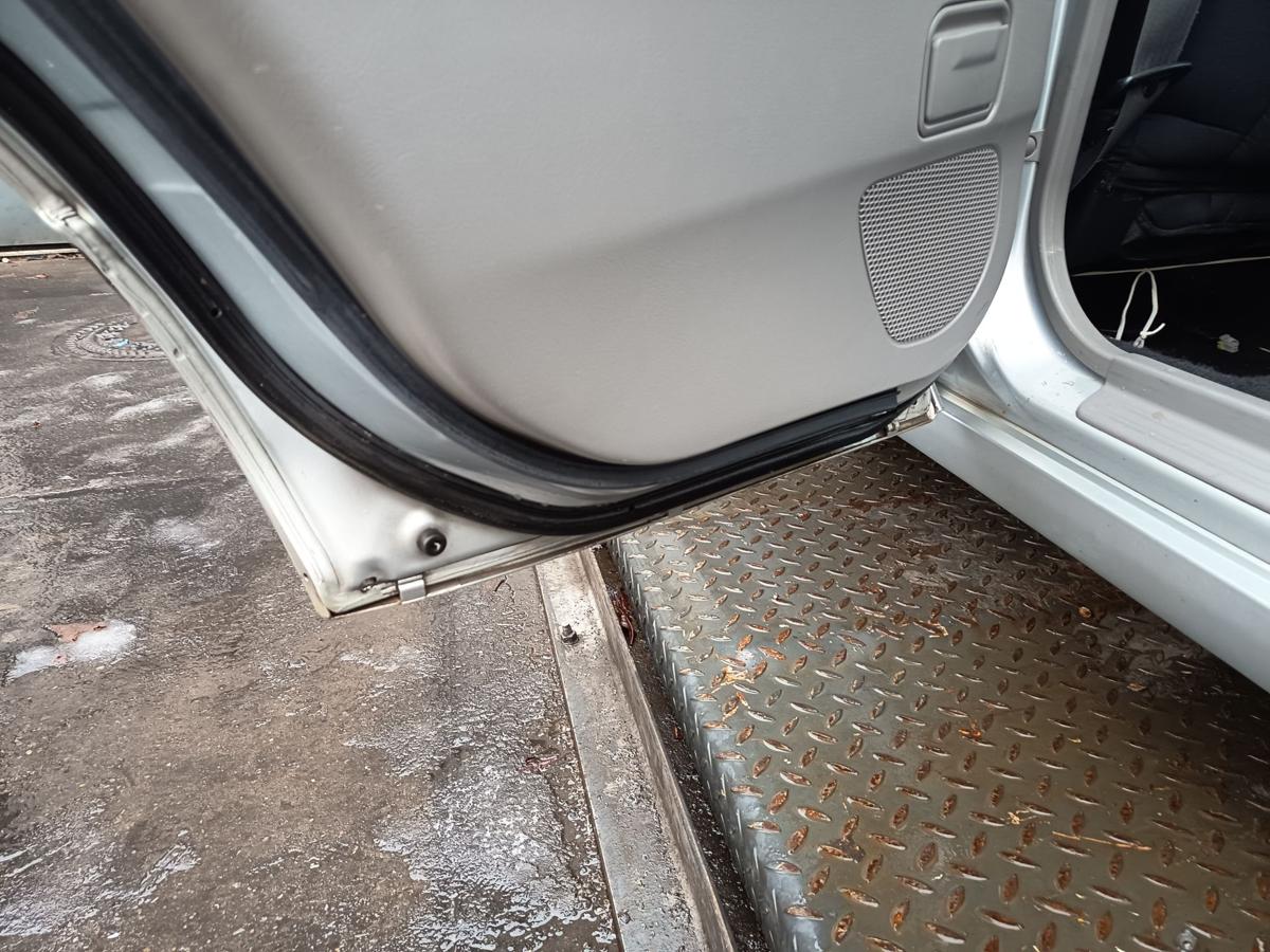 Subaru Forester SG original T&uuml;r hinten links 01G Silber Baujahr 2005