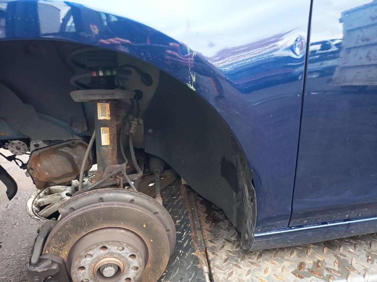 VW Golf VI 6 Limo original Kotflügel links LD5Q Blau Bj 2009 VW Golf VI 6 Limo original Kotflügel links LD5Q Blau Bj 2009