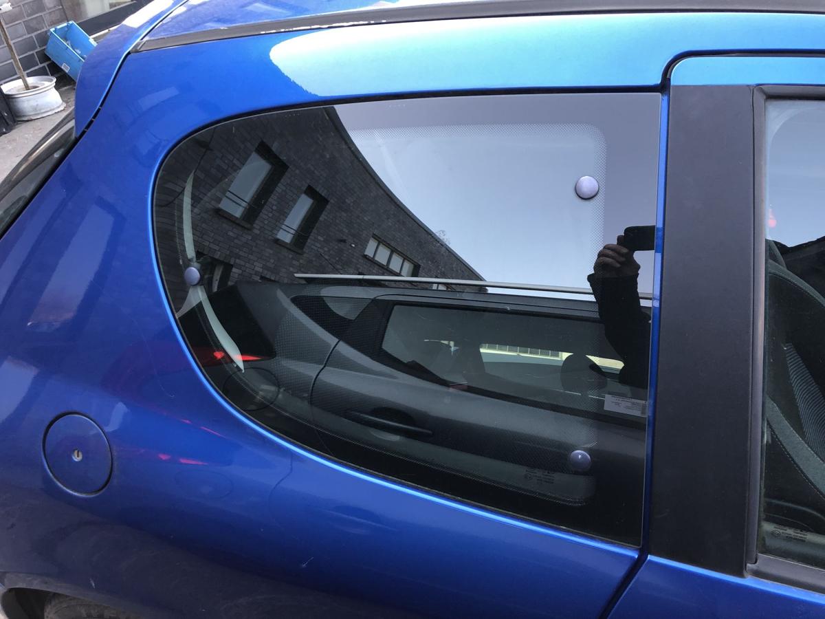 Peugeot 206+ Ausstellscheibe Austellfenster hinten rechts Seitenscheibe Scheibe