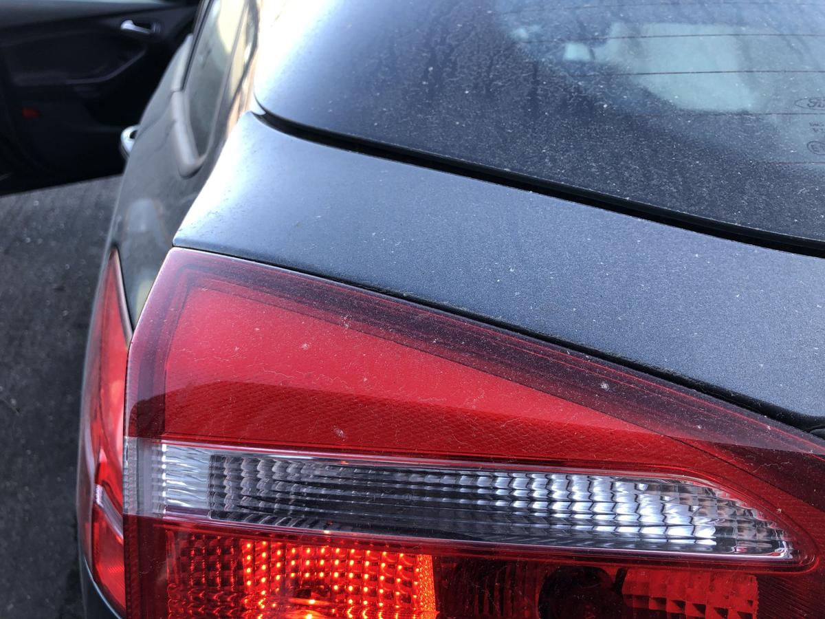 Ford Focus DYB CEW Turnier R&uuml;ckleuchte R&uuml;cklicht innen links Heckklappe ab14