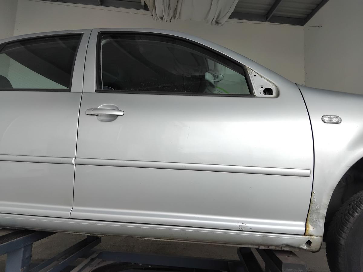 VW Bora 1J T&uuml;r vorn rechts Beifahrert&uuml;r LA7W reflexsilbermetallic BJ2002