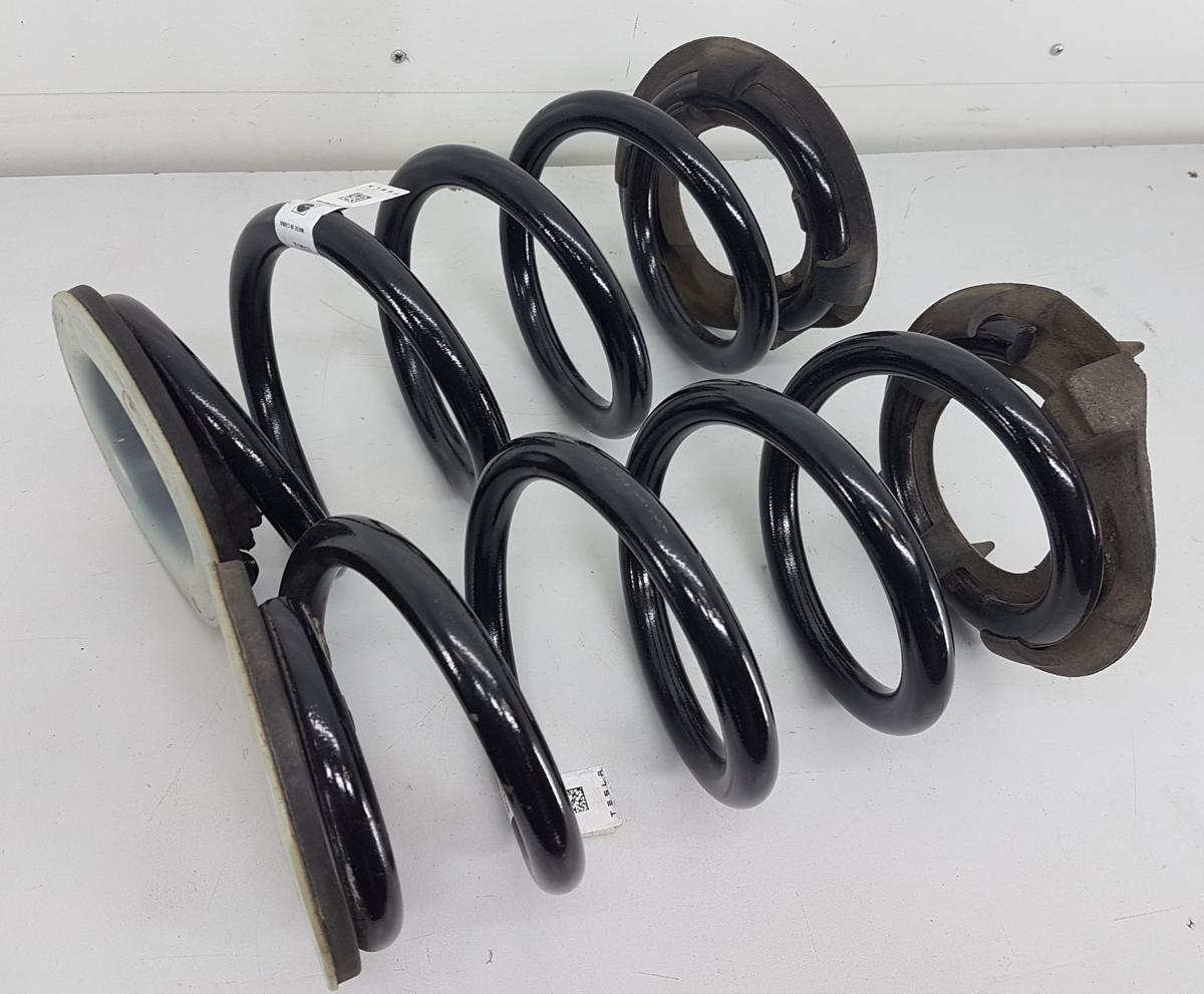 Tesla Model Y Schraubenfedersatz Hinterachse Bj2022 1188472-00-B Heckantrieb RWD