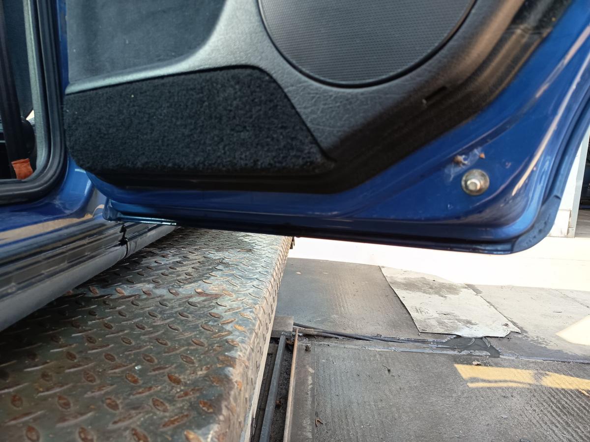 VW Vento 1HX original T&uuml;r hinten rechts Fond Beifahrerseite R5V Fjordblau Bj1996