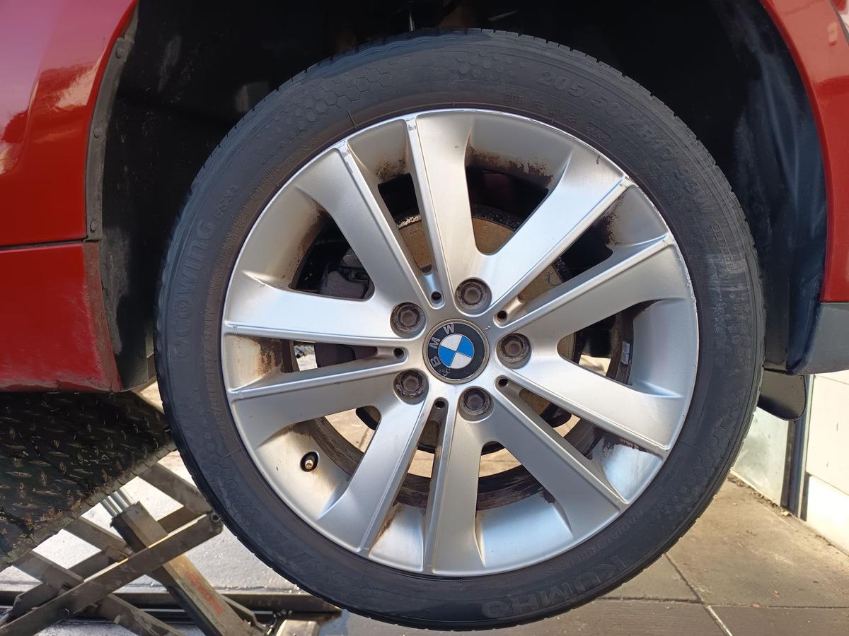 BMW E87 original Satz Alufelgen 7x17 mit Sommerreifen Kumho DOT 24