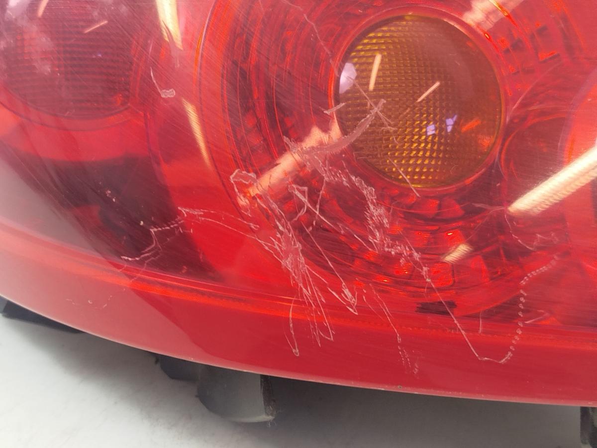 Nissan Primera P12 Fliessheck R&uuml;ckleuchte rechts R&uuml;cklicht starke Kratzer 5trg