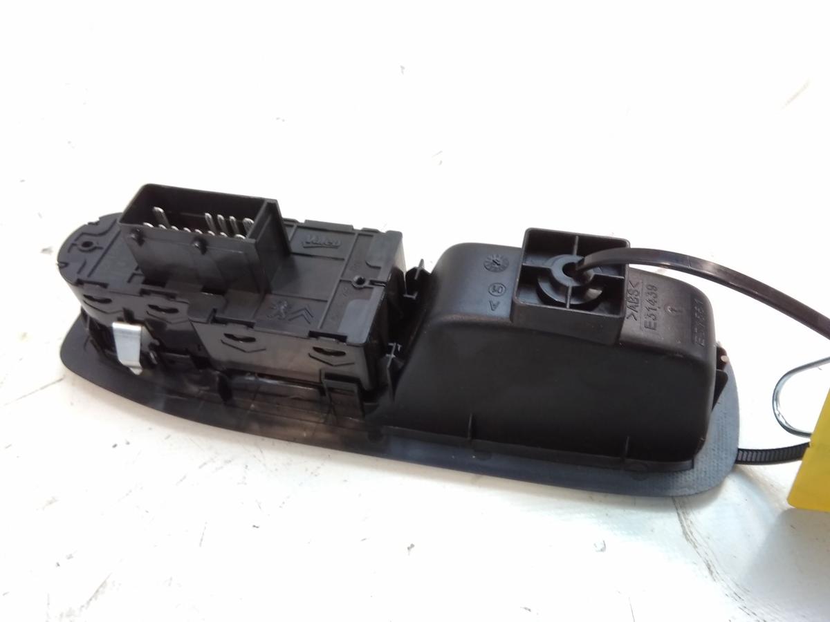 Peugeot 208 original Schalter Spiegel Fensterheber vorn links 96758210ZD Bj.2016