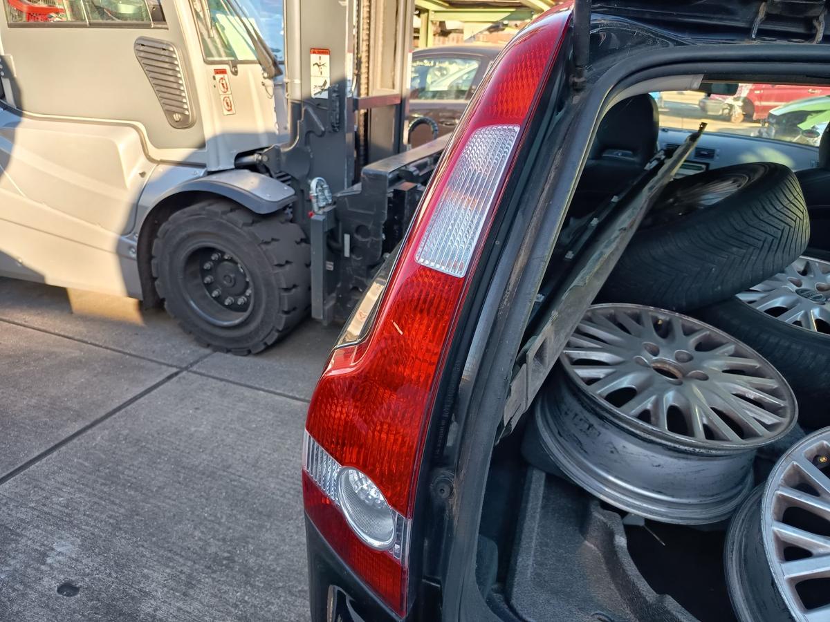 Volvo V 50 original R&uuml;ckleuchte links Heck Schluss Licht Bj 2005