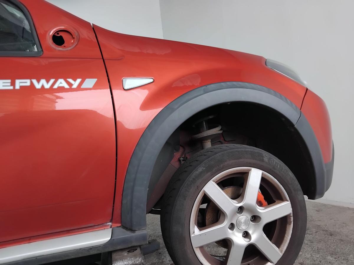 Dacia Sandero 1 Stepway original Kotfl&uuml;gel vorn rechts BJ2010 TEB76-Rouge de Feu