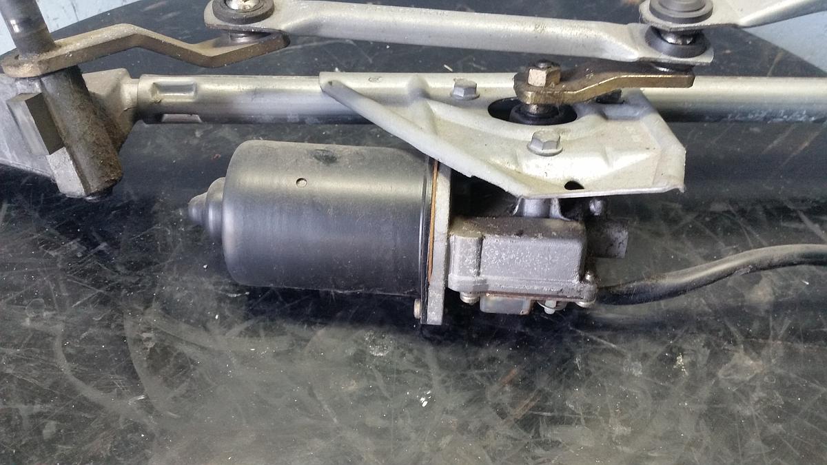 Mercedes Benz S203 Bj 2003 orig Wischermotor vorn mit Wischergest&auml;nge