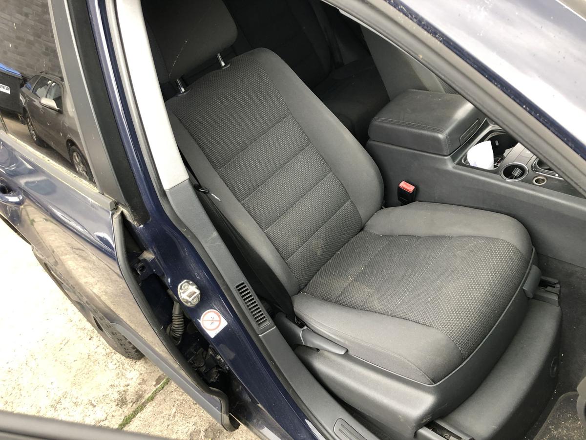 VW Touareg 7L Sitz vorn rechts Beifahrersitz Stoff mit Heizung
