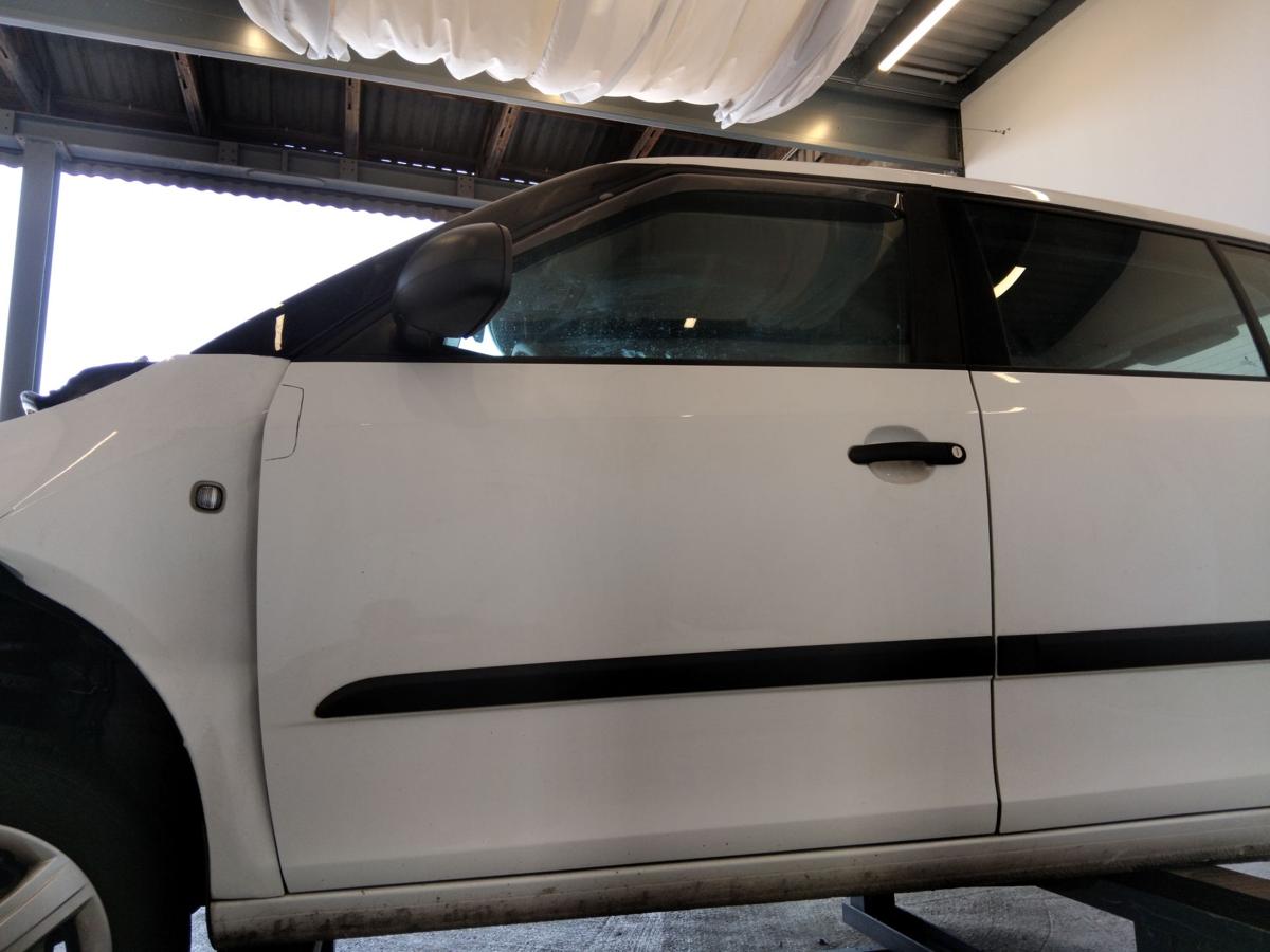 Skoda Fabia 2 5J Facelift Tür vorn links Fahrertür candyweiss 1026 BJ2011