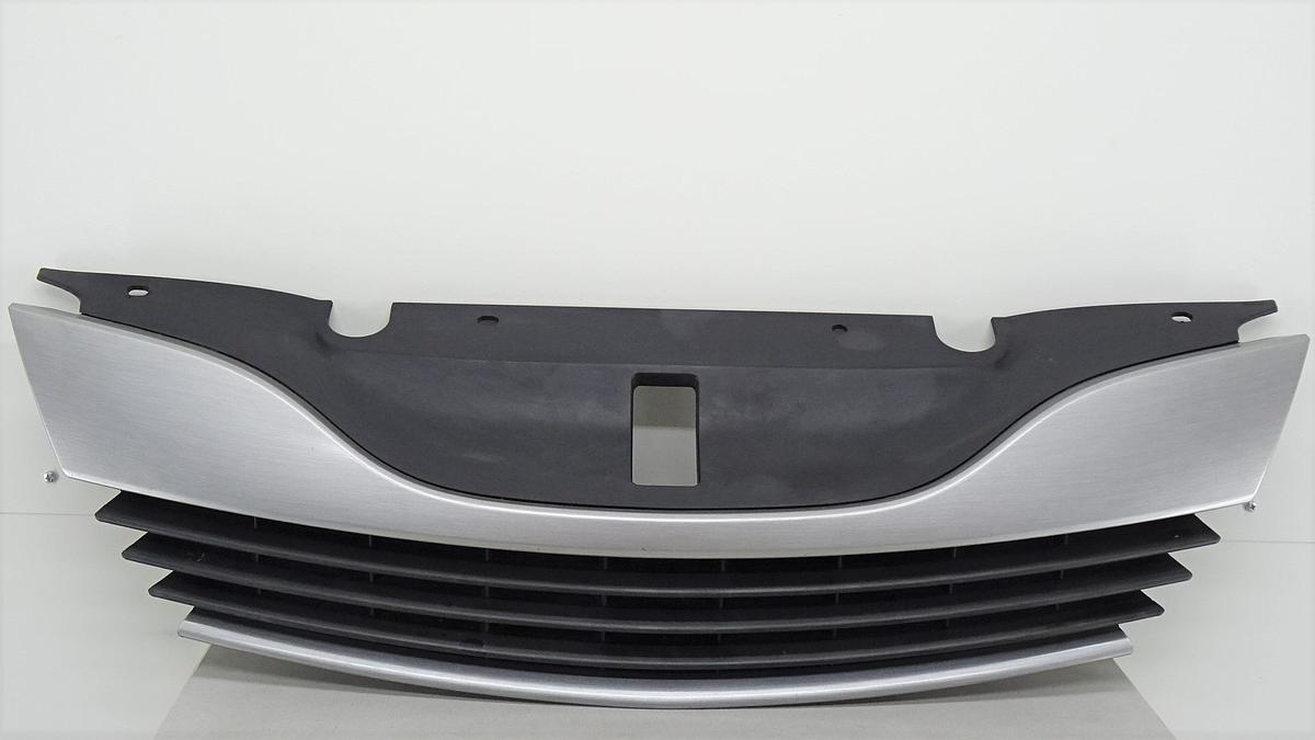 Renault Laguna II Bj2003 Kühlergrill in silber 8200012581 Modell bis 2005