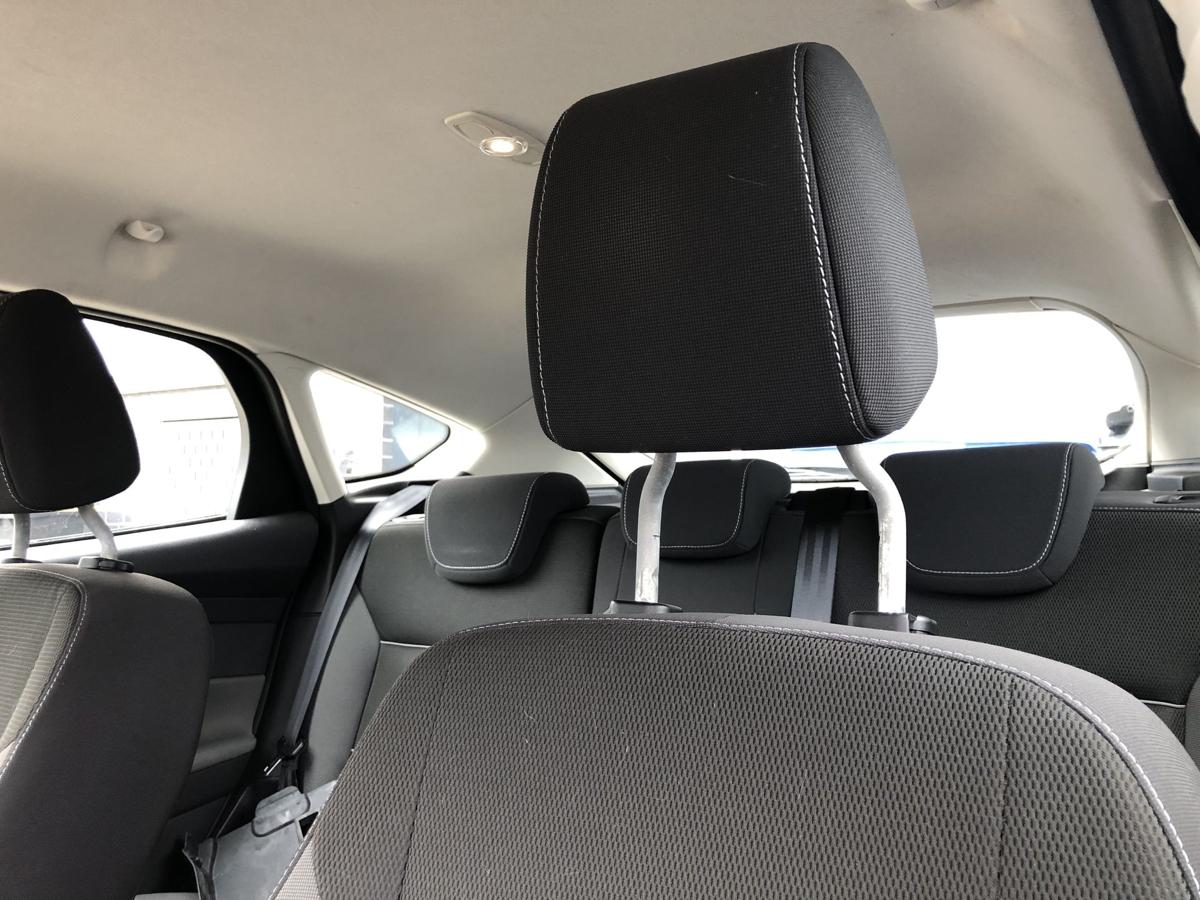 Ford Focus DYB Sitz vorn links Fahrersitz Stoff Sitzheizung Stoffsitz 5trg