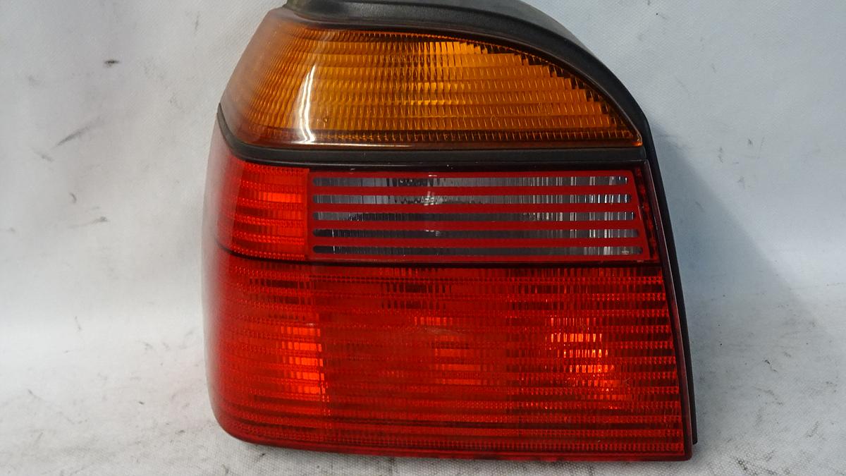 VW Golf III Bj.1995 Rückleuchte Heckleuchte links 1H6945111E