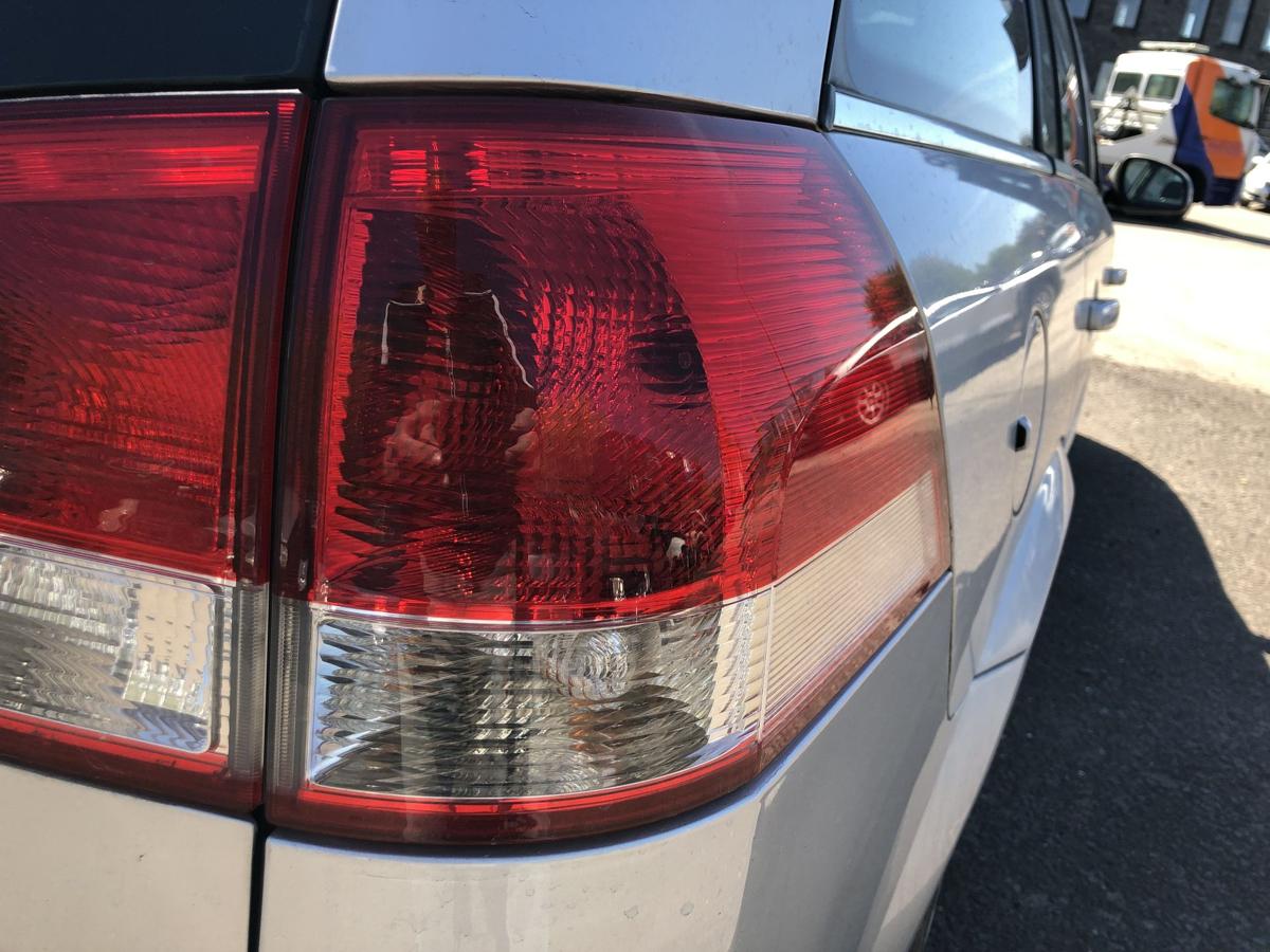 Opel Vectra C Caravan ab 05 R&uuml;ckleuchte au&szlig;en rechts Ecke Kombi rot silber
