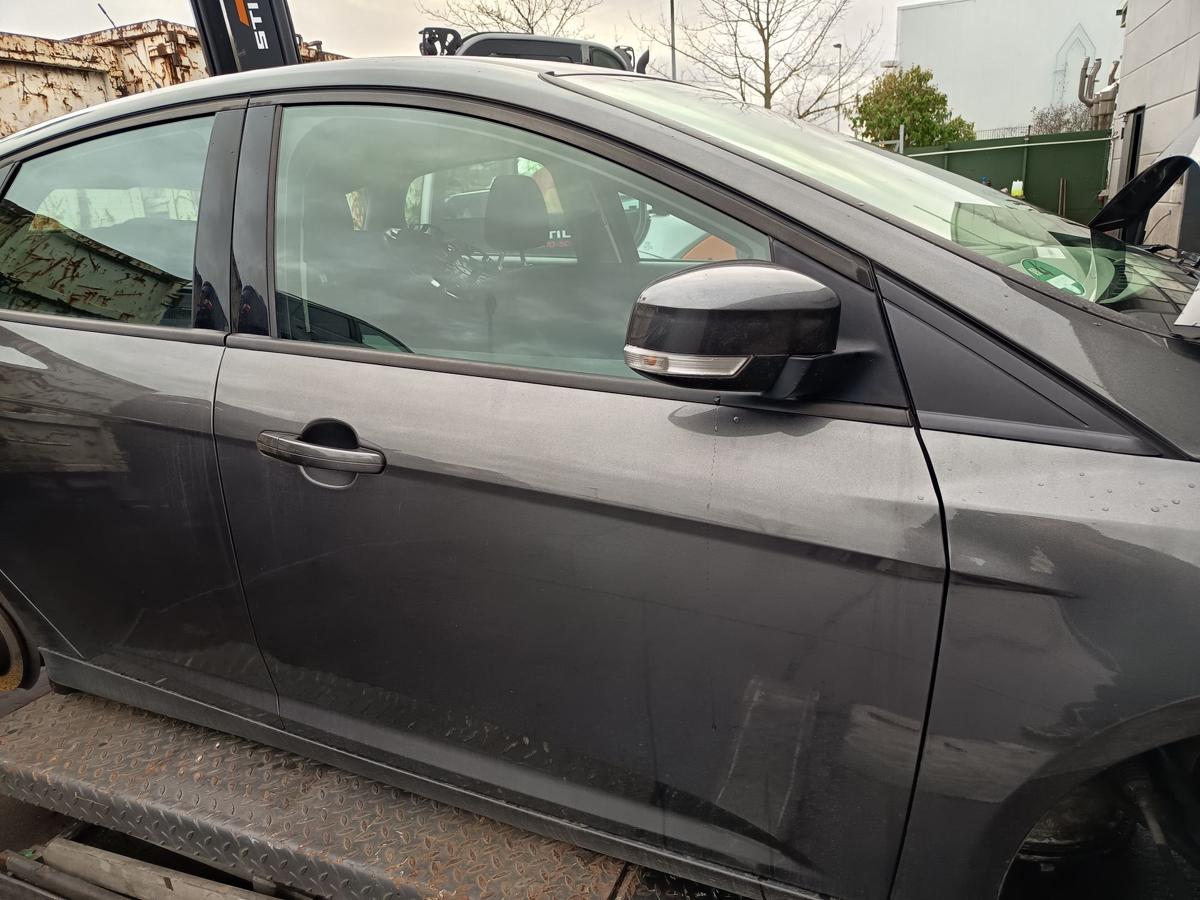 Ford Focus III original T&uuml;r vorne rechts Beifahrer Magnetic Grau Baujahr 2015