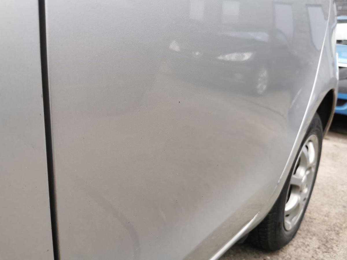 Toyota Yaris XP9 Tür Autotür Fondtür Rohbautür hinten links 1E7 Silver Pearl Met