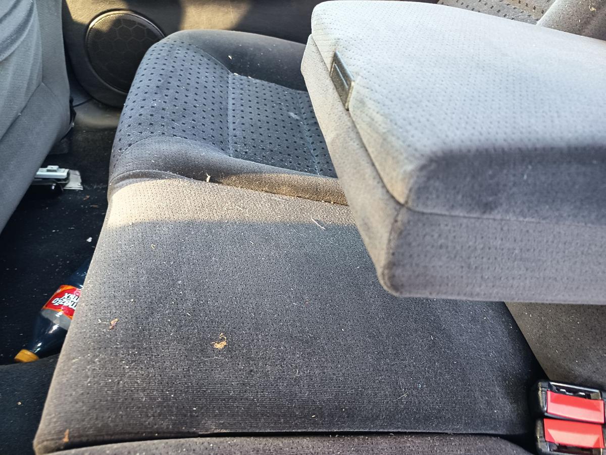 VW Golf IV Limo original R&uuml;cksitzbank geteilt Armlehne Stoff schwarz Bj 1999