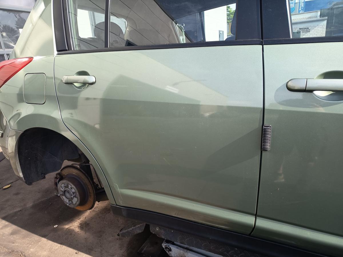 Nissan Tiida C11 orig Tür hinten rechts J40 Green Bj 2008