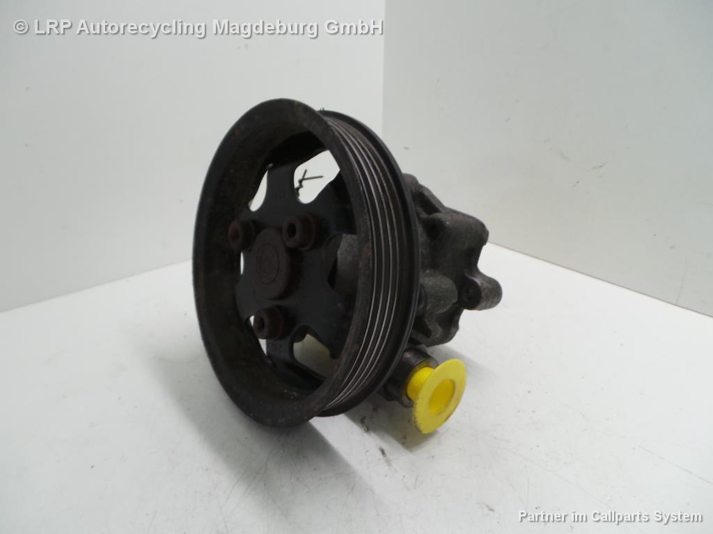 VW Passat 3BG Bj.04 Variant Servopumpe Pumpe Servolenkung 8D0145156L KYB