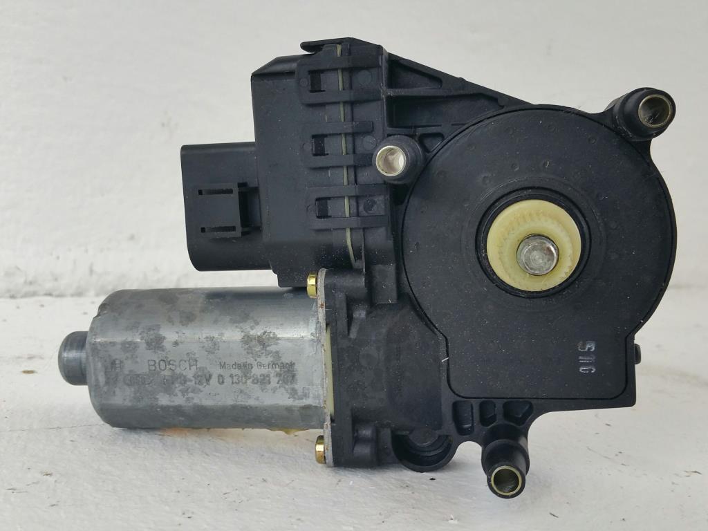 Audi A4 B5 Bj.99 original Fensterhebermotor vorn links Brose