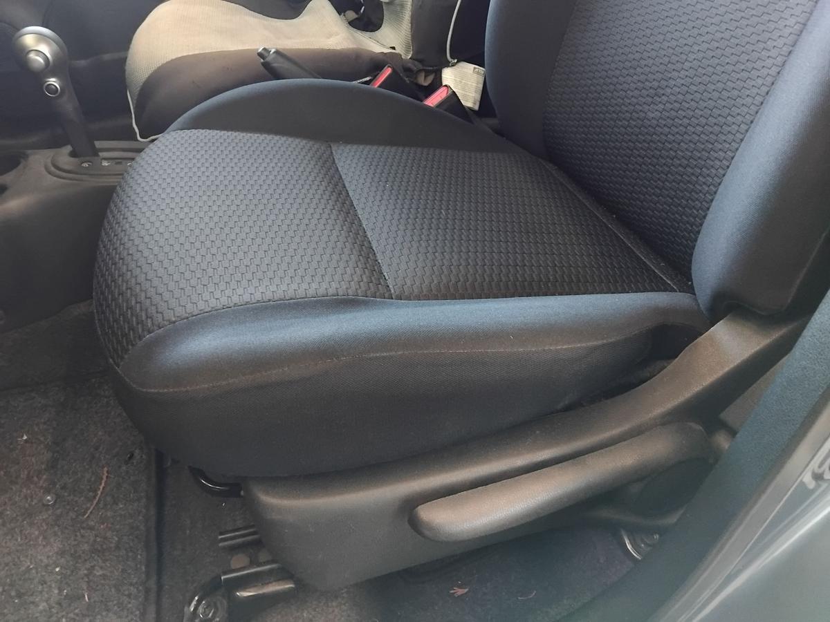Nissan Micra 4 K13 original Sitz vorn links Fahrersitz Stoff schwarz BJ2013