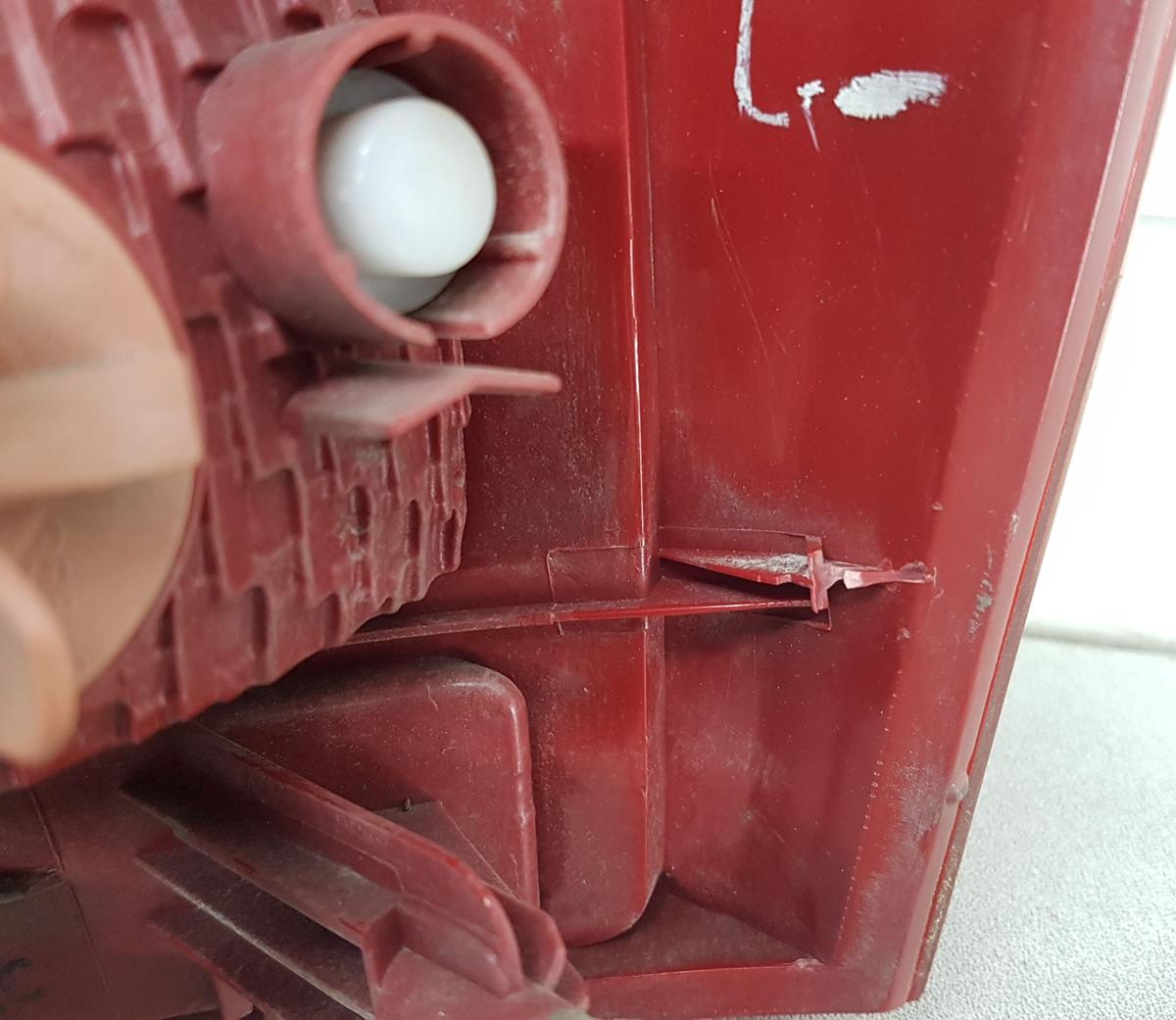 Kia Carens III R&uuml;ckleuchte R&uuml;cklicht links in rot weiss Bj2007