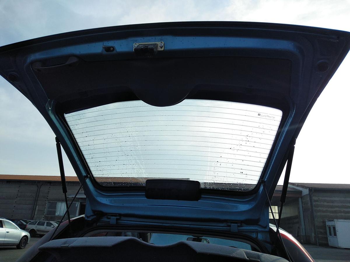 Opel Corsa C Heckklappe breezeblaumetallic Z20N mit Heckscheibe Bj.2000