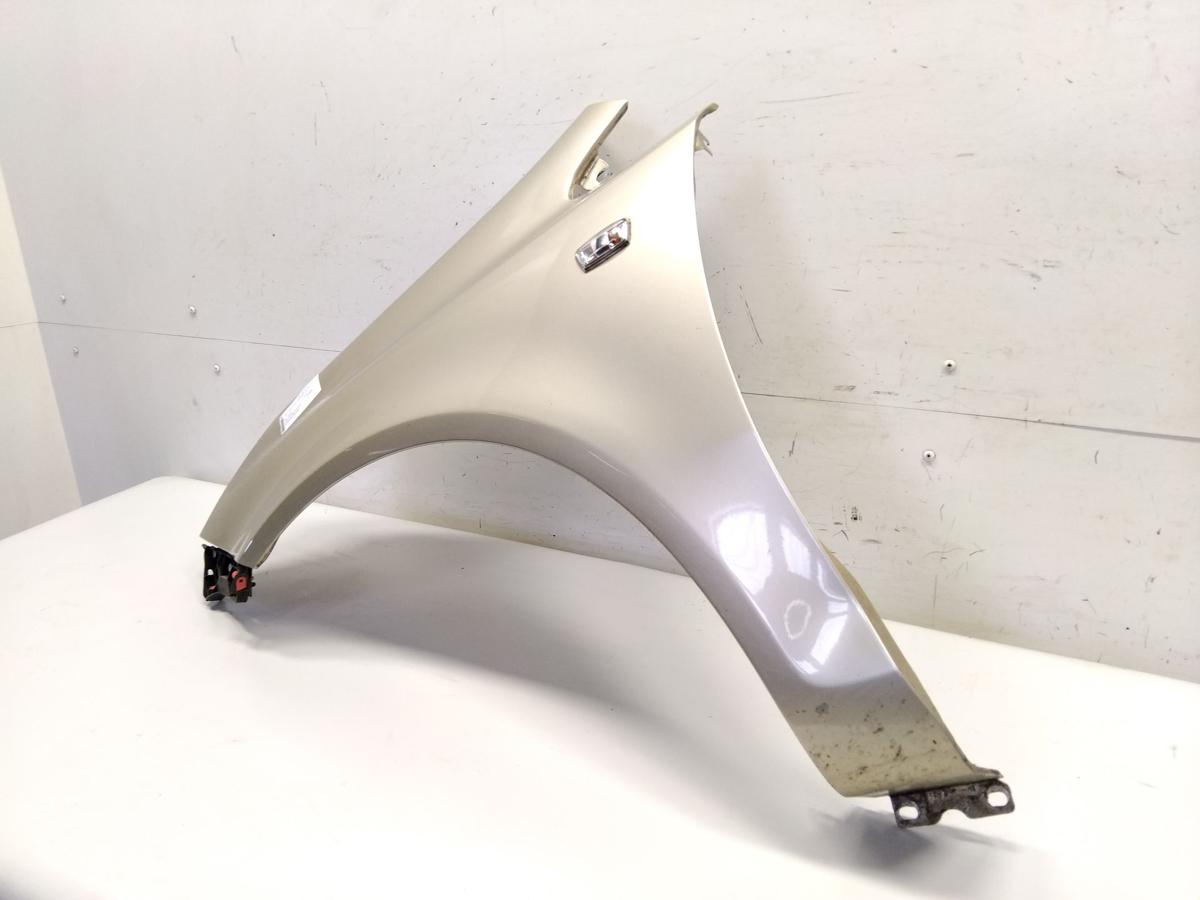 Opel Corsa D original Kotflügel vorn links champagnersilber Z40M Bj.2006