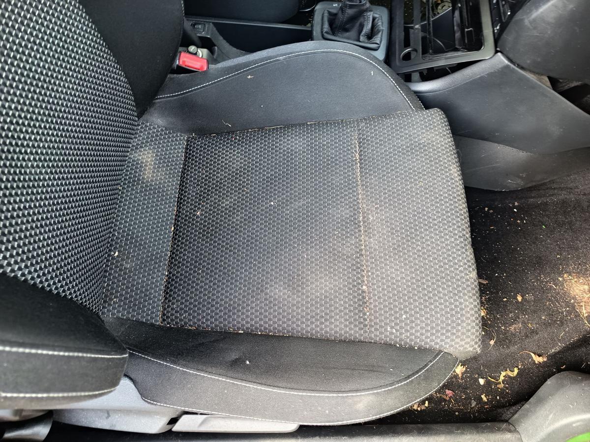 Skoda Rapid original Sitz vorn rechts Beifahrer Stoff anthrazit beheizt Bj 2015