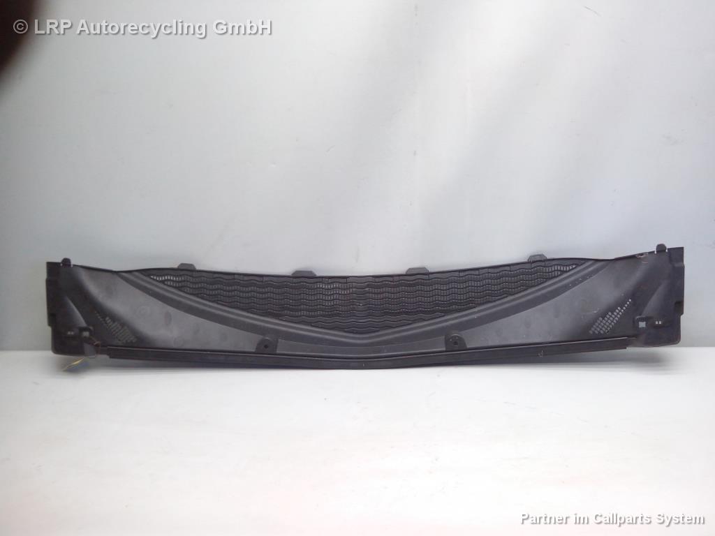 Renault Modus BJ2005 Plastikabdeckung Windlauf-Vorderteil 8200213840