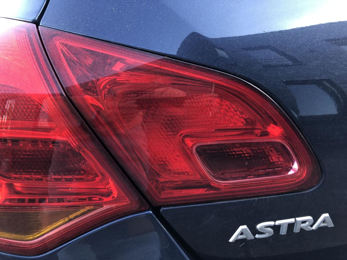 Opel Astra J Rückleuchte innen links Rücklicht Heckleuchte Schlusslicht