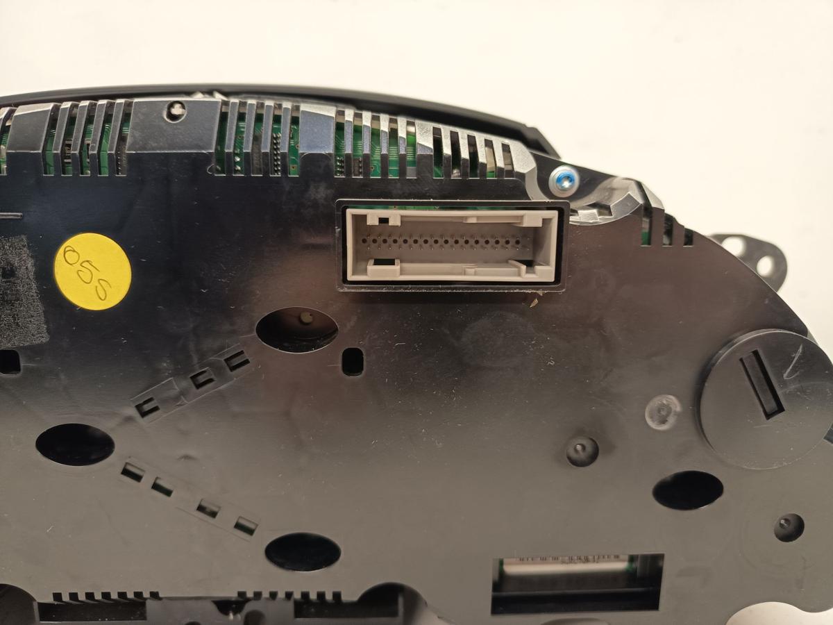 Audi A4 B8 8K original Kombiinstrument Tacho Benzin Automatik Bj 2008