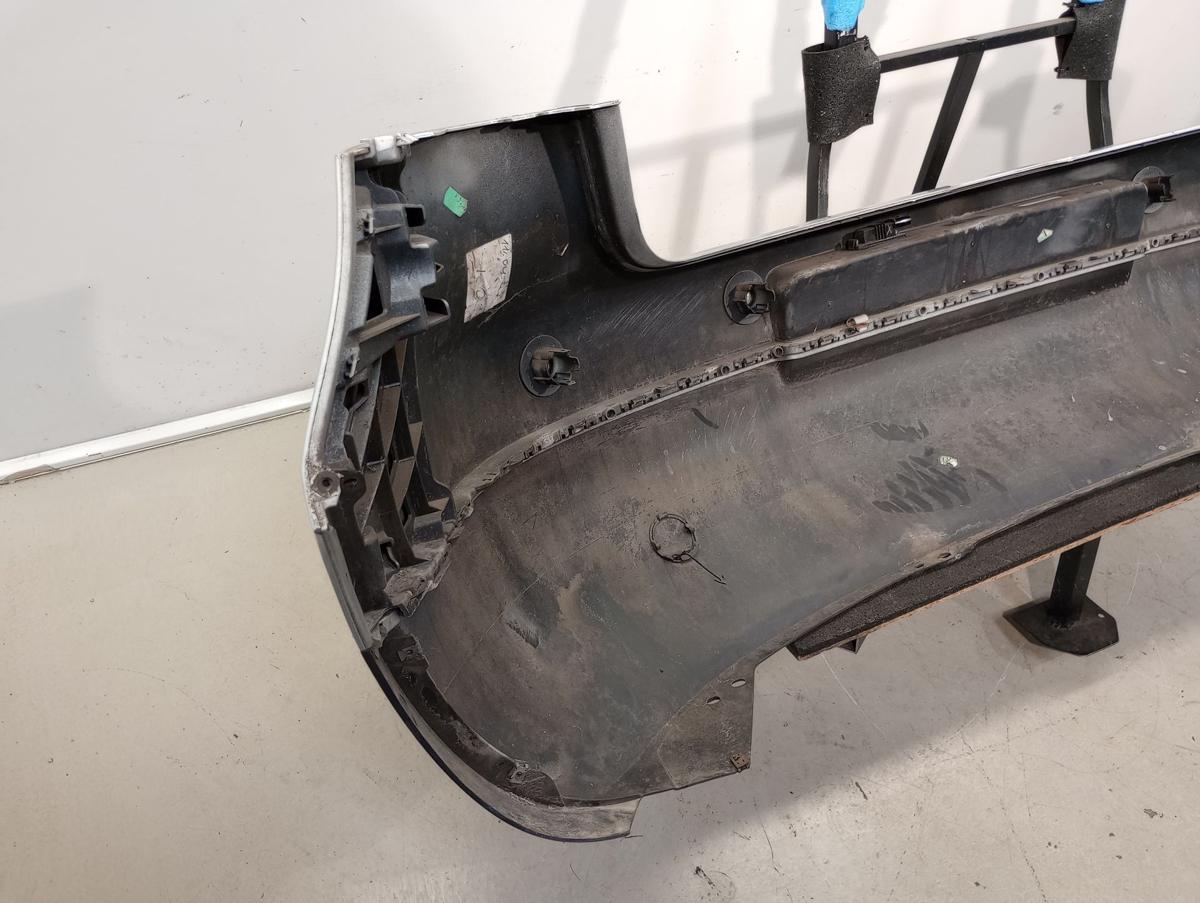 VW Golf V orig Stoßstange hinten Silber für PDC Halter defekt Bj 2005