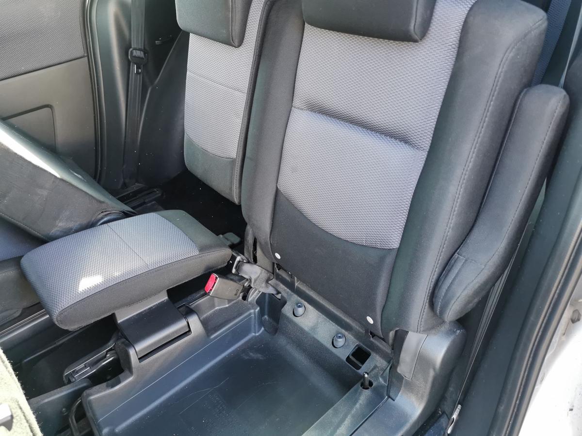 Mazda 5 CR Sitz Autositz Rücksitz mitte links 2te Reihe Stoff